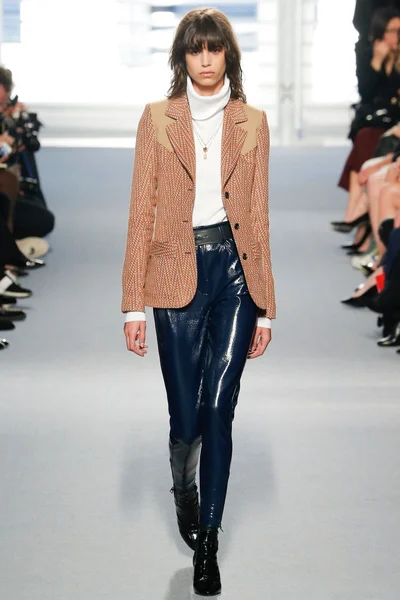 Look 32
